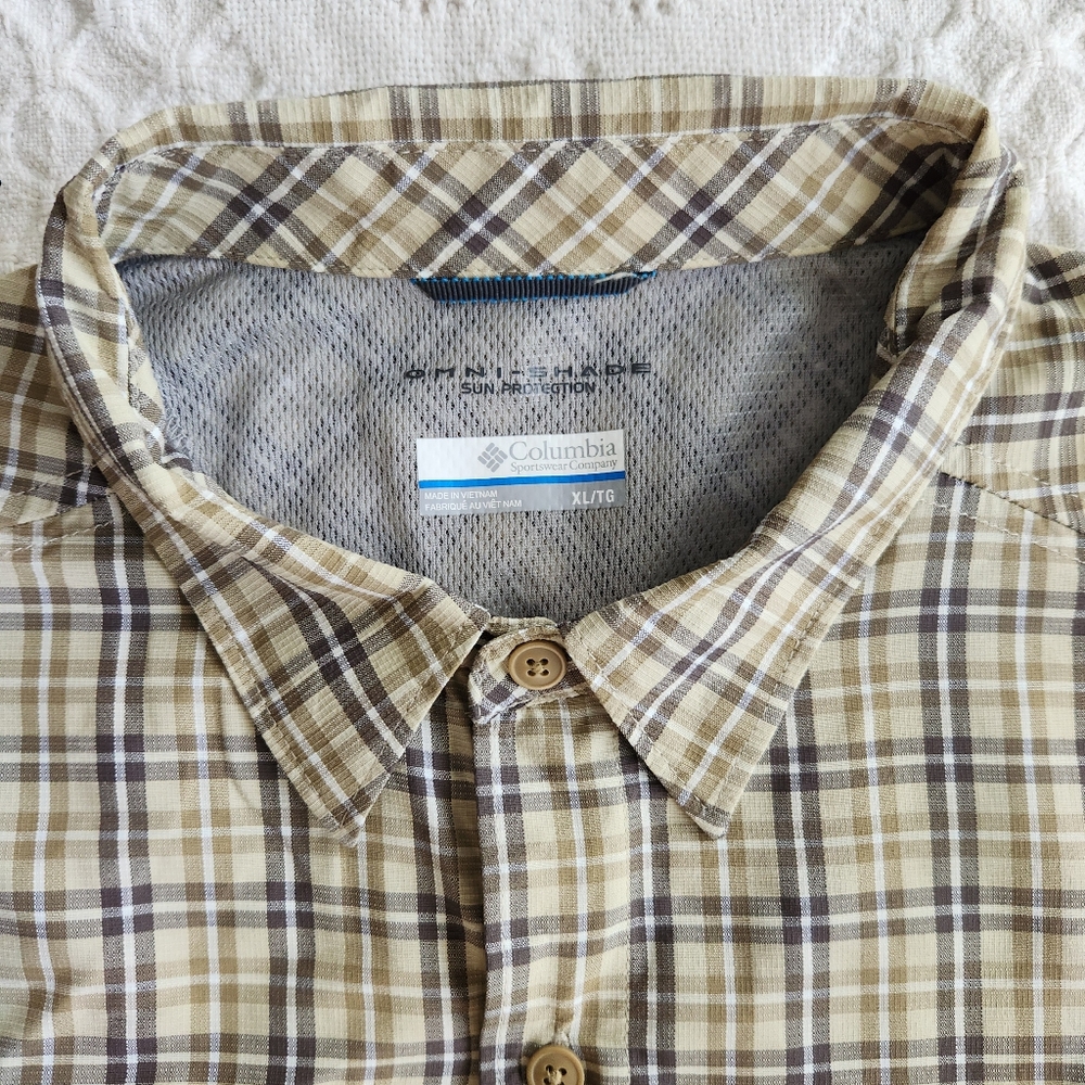 Handsome Columbia Plaid Short Sleeve Shirt XL Two Front Pockets Vented Back